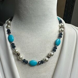 Elegant Turquoise and Pearl Necklace